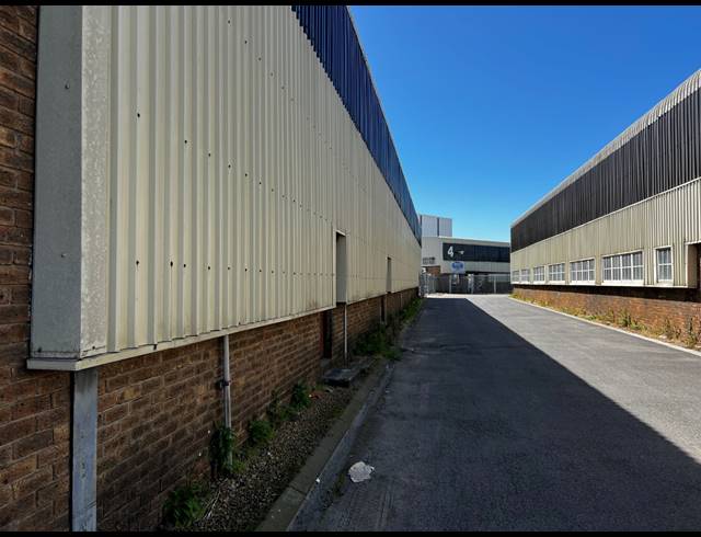 1,273M² WAREHOUSE FOR SALE IN AIRPORT INDUSTRIA